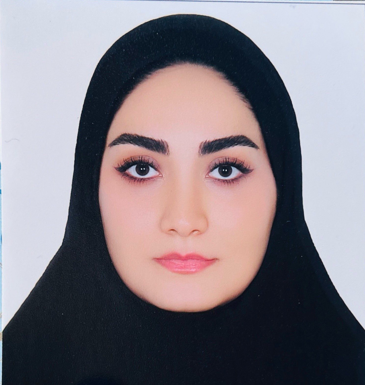 منا گلمیرزائی